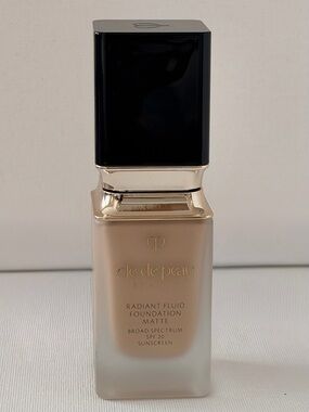 Clé de Peau Radiant Fluid Foundation Matte - BF10 Light Buff 1.1 fl oz - NWOB